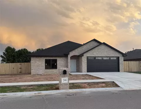 2308 Woodland Way, Weatherford, OK 73096