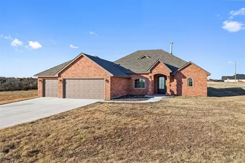 2438 Canyon Cir, Blanchard, OK 73010
