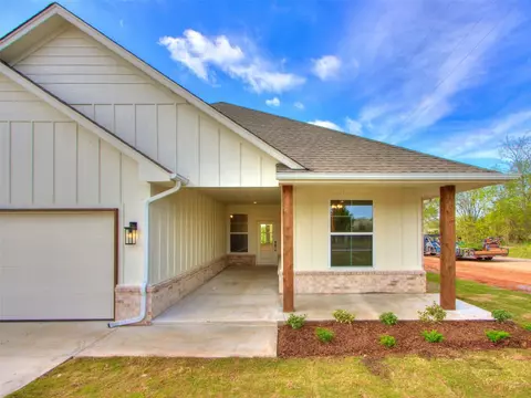105 W 3rd St, Arcadia, OK 73007
