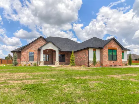 2233 W Sunset Dr, Mustang, OK 73064
