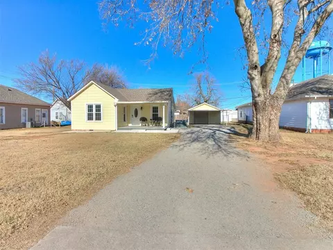 308 E Broadway Ave, Kingfisher, OK 73750