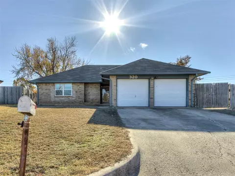 320 Elder Ln, Mustang, OK 73064