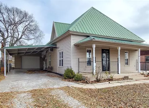 508 S 7th St, Okemah, OK 74859
