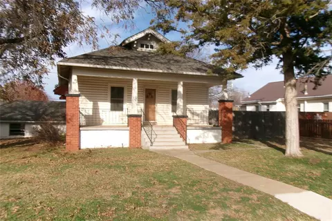 422 W Broadway St, Okeene, OK 73763