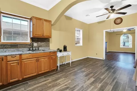 704 E Liveoak St, Altus, OK 73521 photo 10