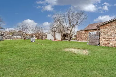 704 E Liveoak St, Altus, OK 73521 photo 27