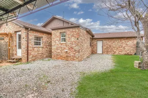 704 E Liveoak St, Altus, OK 73521 photo 25