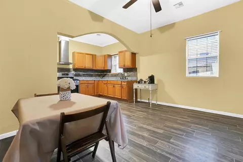704 E Liveoak St, Altus, OK 73521 photo 9