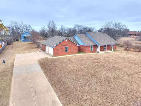 300 Suzan Rd, Tuttle, OK 73089 photo 2