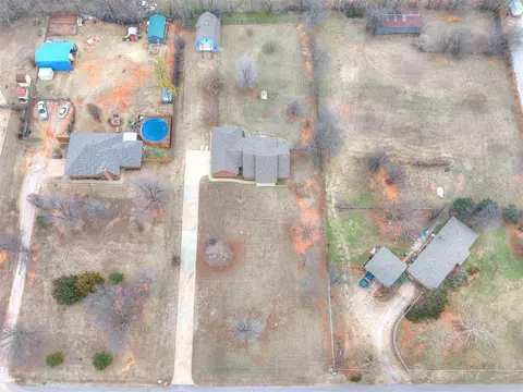 300 Suzan Rd, Tuttle, OK 73089 photo 3