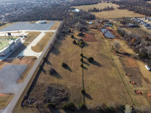 611 NW 10th St, Blanchard, OK 73010