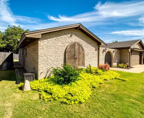 11017 NW 114th St, Yukon, OK 73099