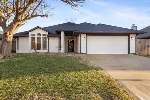 1700 Glacier Ln, Edmond, OK 73003