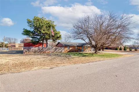 622 S 6th St, Canute, OK 73626