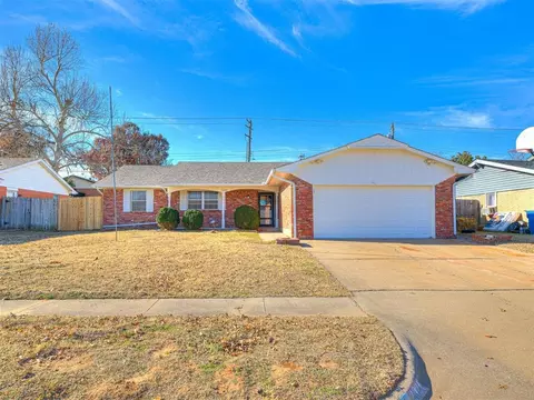2921 Shadybrook Dr, Midwest City, OK 73110
