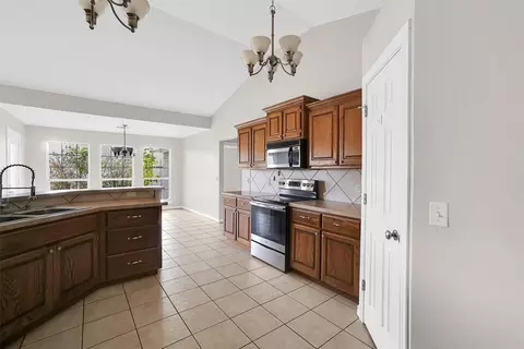 516 Peacock Cir, Altus, OK 73521 photo 11