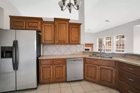516 Peacock Cir, Altus, OK 73521 photo 12