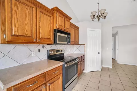 516 Peacock Cir, Altus, OK 73521 photo 9