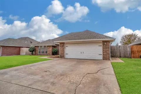 516 Peacock Cir, Altus, OK 73521 photo 4