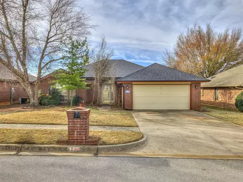 908 Goshawk Dr, Norman, OK 73072