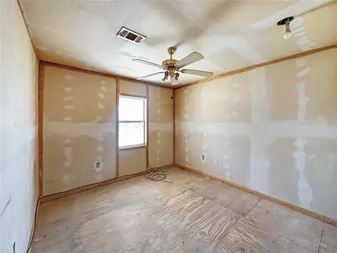 323 S Birch Ave, Erick, OK 73645 photo 8