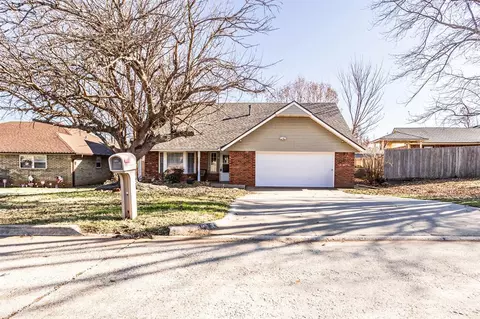 3 Tawana Dr, Shawnee, OK 74804