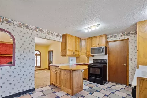 Kitchen - 1738 E Frontier Ter, Mustang, OK 73064 photo 6 of 6