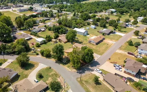 View/Area - 1738 E Frontier Ter, Mustang, OK 73064 photo 2 of 2