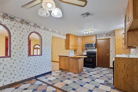 Kitchen - 1738 E Frontier Ter, Mustang, OK 73064 photo 1 of 6