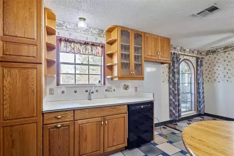 Kitchen - 1738 E Frontier Ter, Mustang, OK 73064 photo 4 of 6
