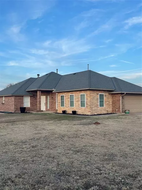 9516 NW Grant Rd, Okarche, OK 73762