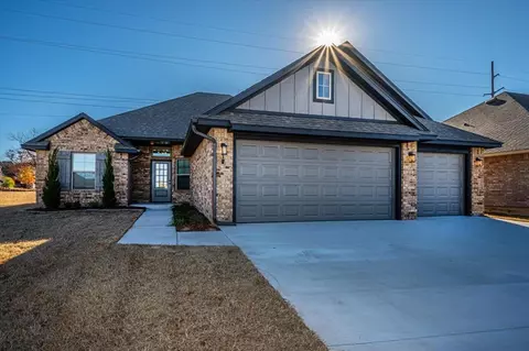 712 Black Mesa Ct, Yukon, OK 73099