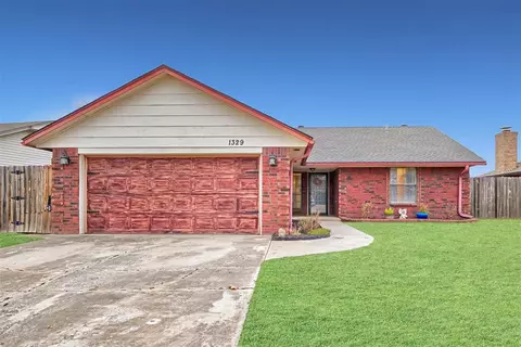 1329 NW 8th St, Moore, OK 73170