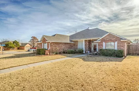 408 Cedar Ln, Moore, OK 73160 photo 3