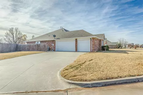 408 Cedar Ln, Moore, OK 73160 photo 30