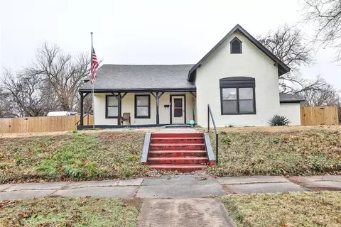 1027 W Kansas Ave, Chickasha, OK 73018