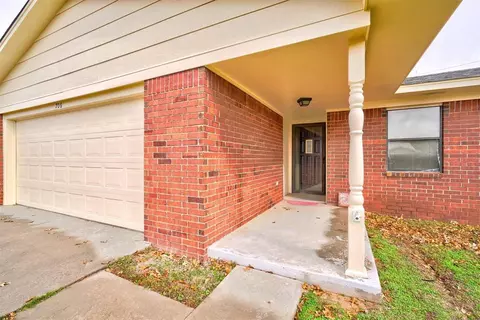 706 S 12th St, Marlow, OK 73055 photo 2