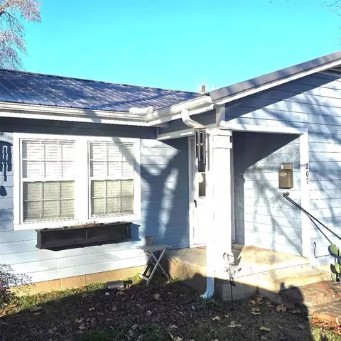 207 NE 3rd St, Idabel, OK 74745