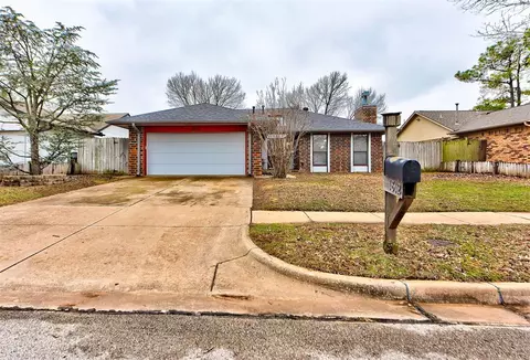 1812 Oakcreek Dr, Norman, OK 73071