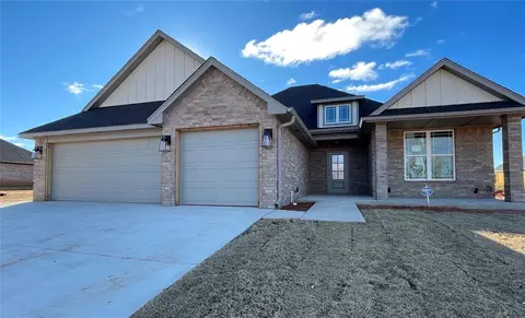 10452 SW 50th St, Mustang, OK 73064