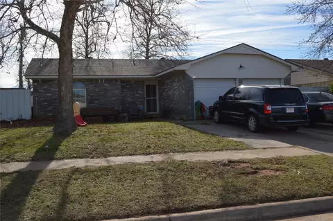 448 W Linden Dr, Mustang, OK 73064