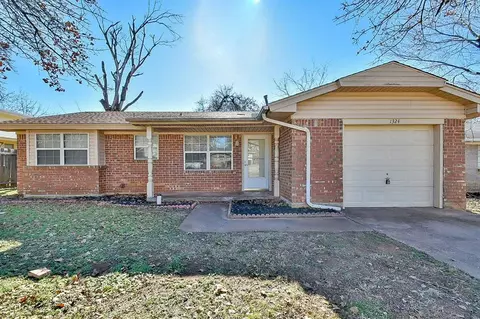 1324 Hazelwood Dr, Midwest City, OK 73110