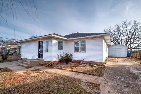 220 Moorman Dr, Chandler, OK 74834