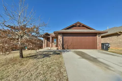 639 SW 37th St, Moore, OK 73160