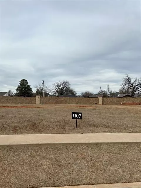 1107 Cumberland Ct, Nichols Hills, OK 73116