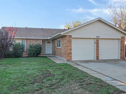 3101 Saint John Ave, Moore, OK 73160