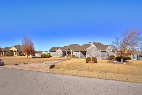 4611 Creekside Dr, Tuttle, OK 73089 photo 2