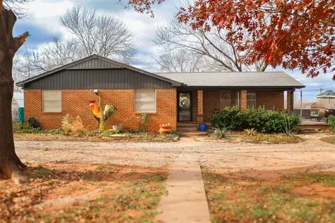 911 N Oak St, Guthrie, OK 73044
