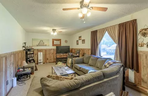 97 Calumet St, Healdton, OK 73438