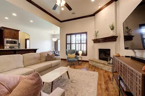 7045 N Cherokee Xing, Warr Acres, OK 73132